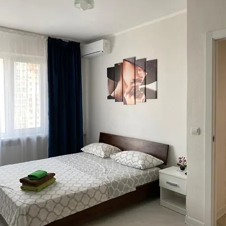 Cozy Apartment On Gmyri 12B Near Metro Poznyaki Kyiv Exterior photo
