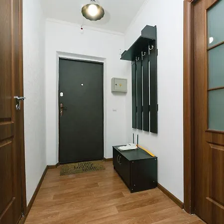 Cozy Apartment On Gmyri 12B Near Metro Poznyaki Kyiv Exterior photo