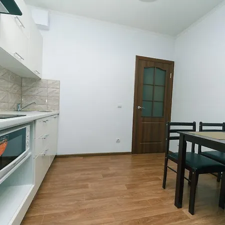 Cozy Apartment On Gmyri 12B Near Metro Poznyaki Kyiv Exterior photo